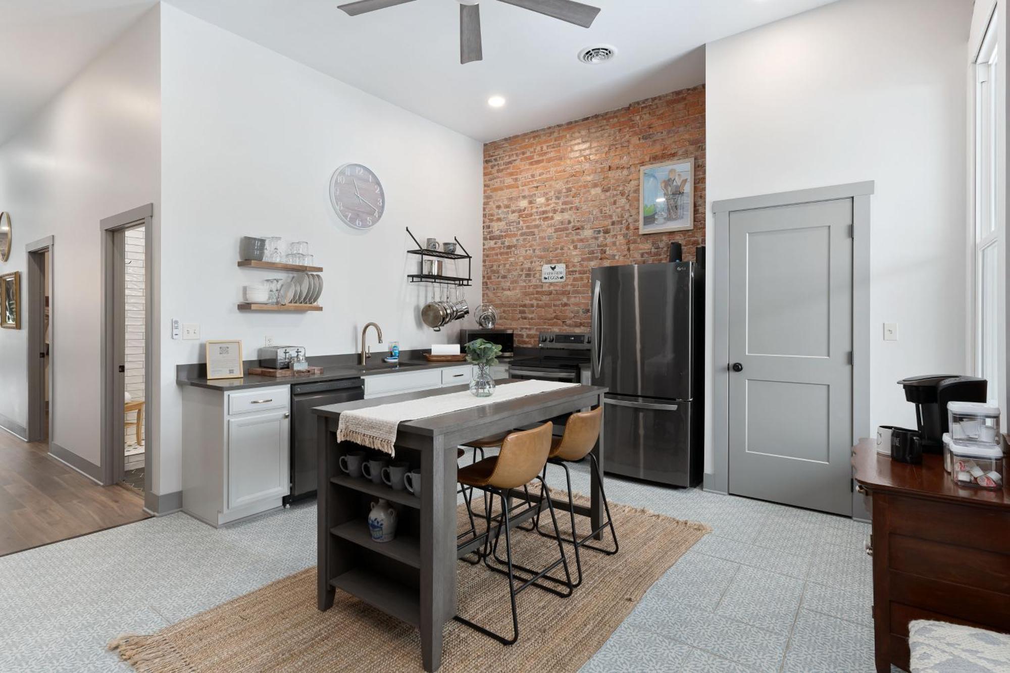 Spacious Luxury Apt In Historic Downtown - Oh Amish Country Millersburg Esterno foto
