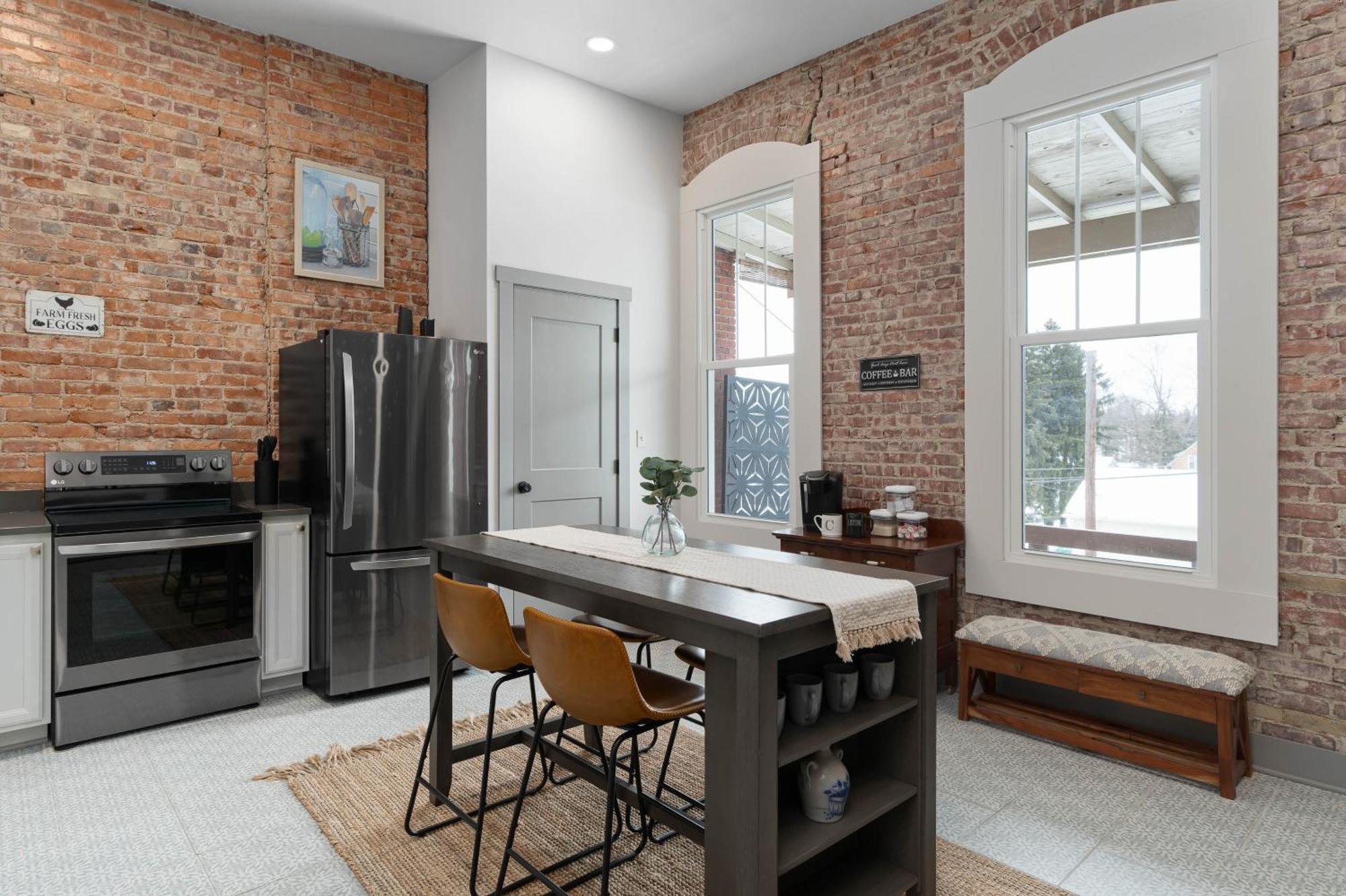 Spacious Luxury Apt In Historic Downtown - Oh Amish Country Millersburg Esterno foto