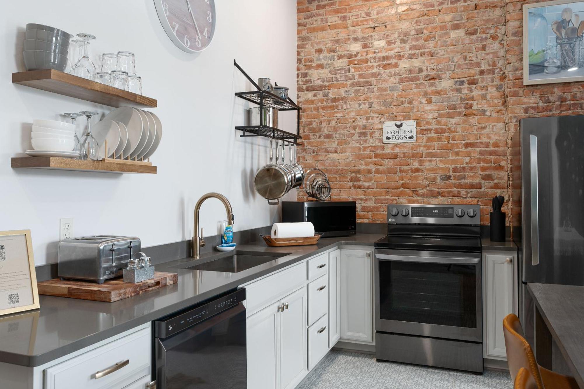 Spacious Luxury Apt In Historic Downtown - Oh Amish Country Millersburg Esterno foto